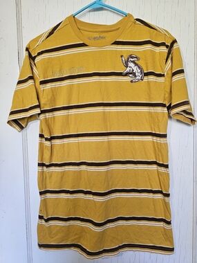 Unisex BoxLunch Harry Potter Hufflepuff Shirt Size S - NEW WITHOUT TAGS